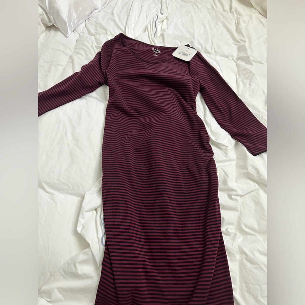 Ingrid and Isabel Maternity 3/4 sleeve dress